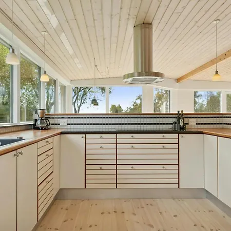 With Views Over Arreso