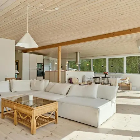 With Views Over Arreso Feriehus *