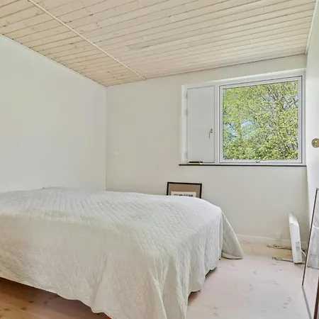 Feriehus With Views Over Arreso